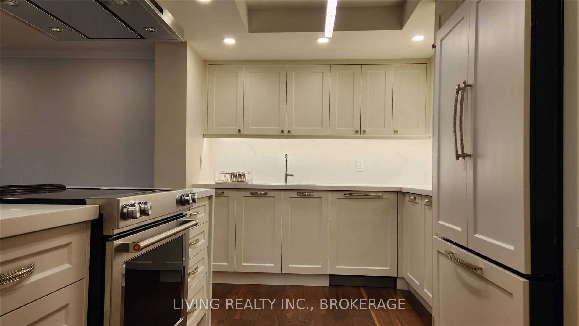 71 Charles St E, #1204