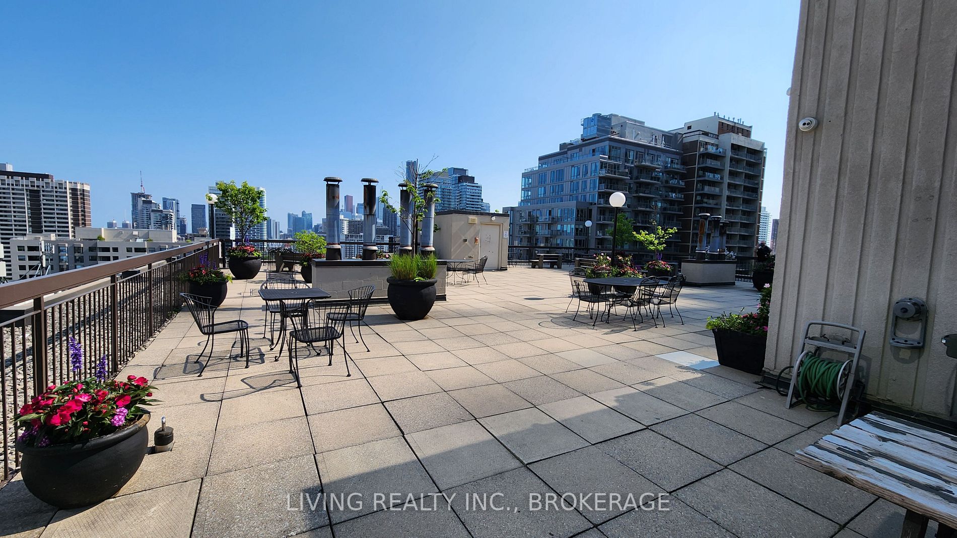 71 Charles St E, #1204