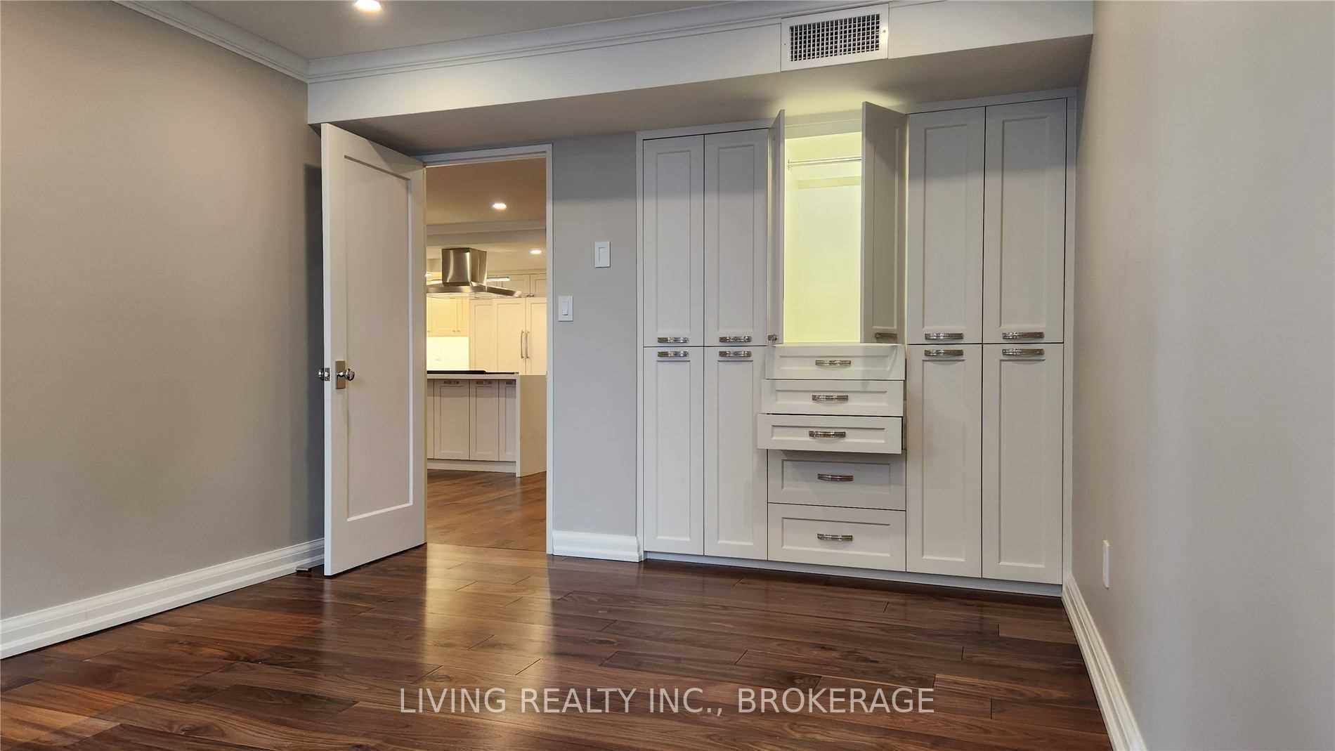 71 Charles St E, #1204