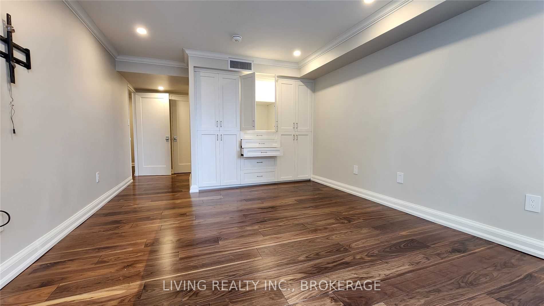 71 Charles St E, #1204