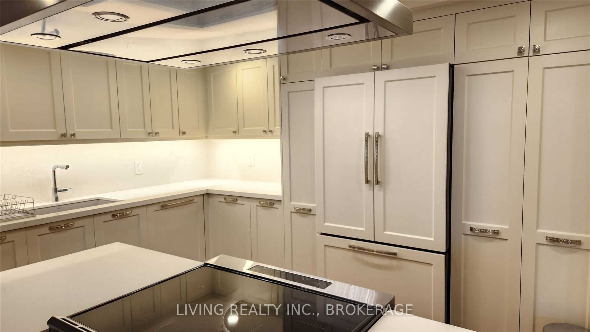 71 Charles St E, #1204