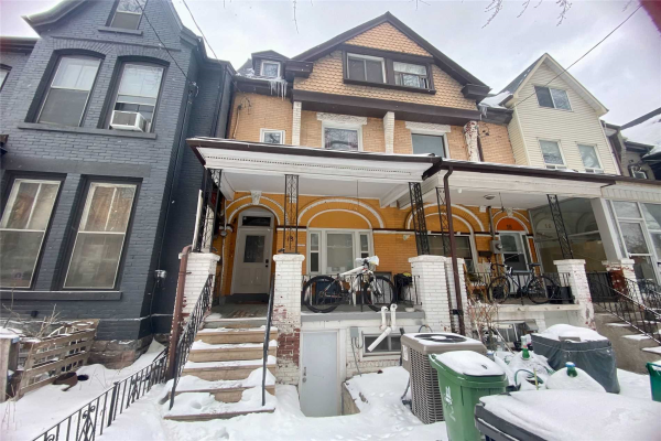 18 1/2 Nassau St, Toronto