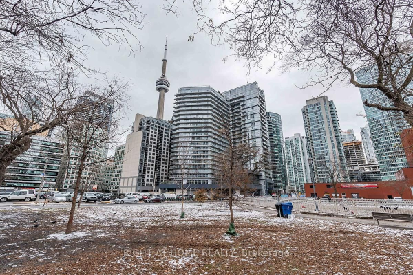 352 Front St W, Toronto