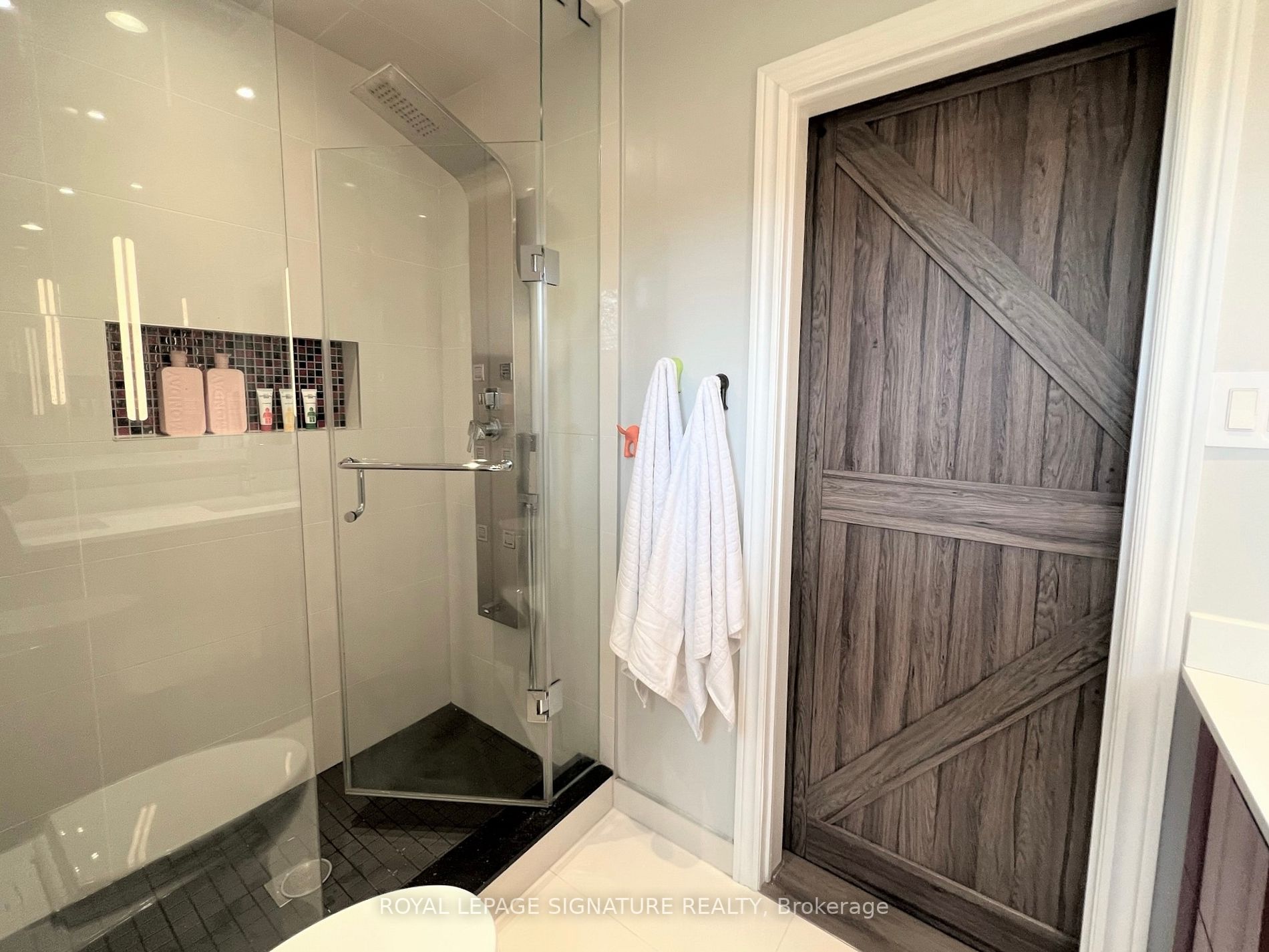 Listing C5932560 - Large Photo # 25