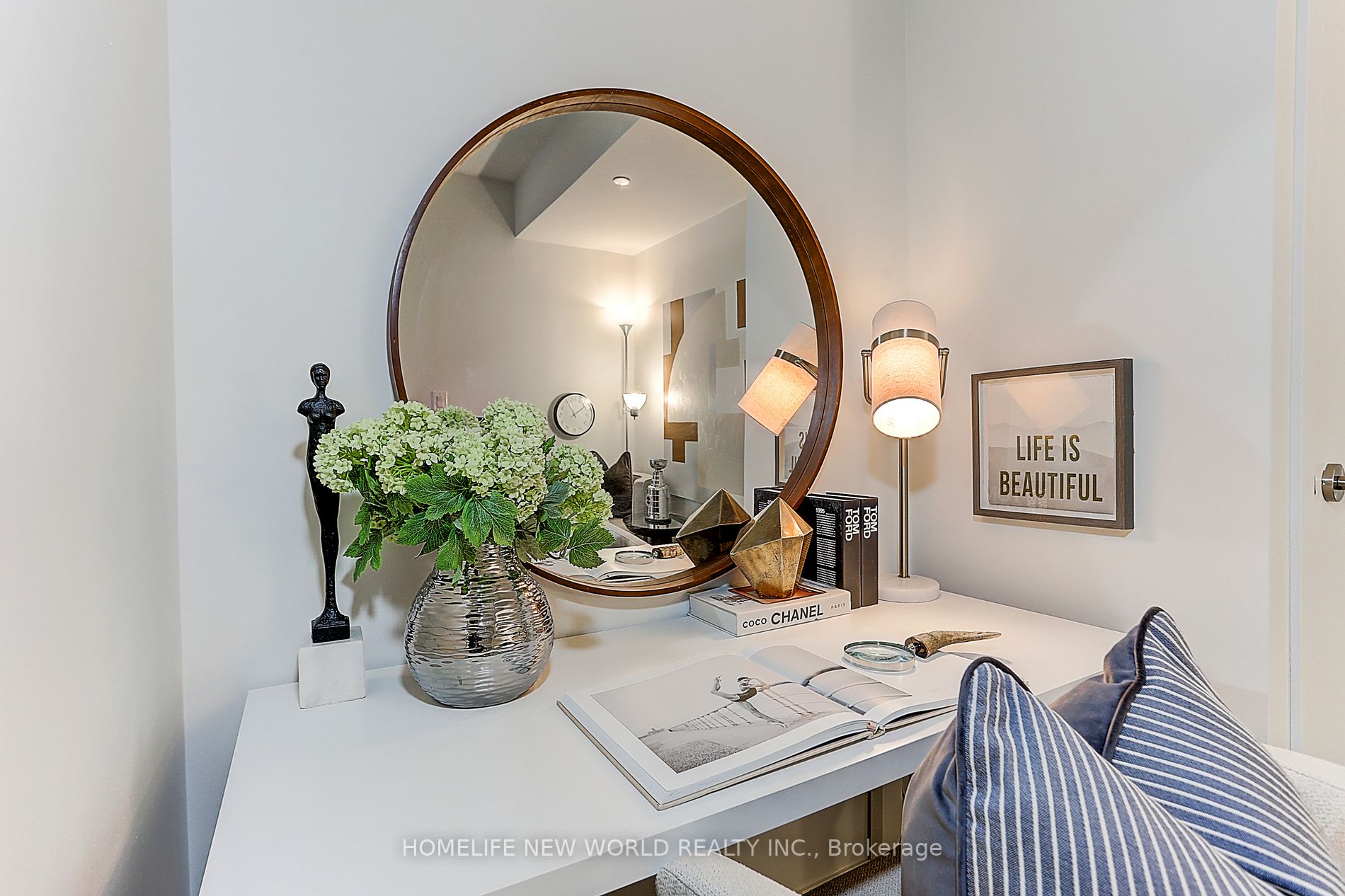 159 Dundas St E, #607