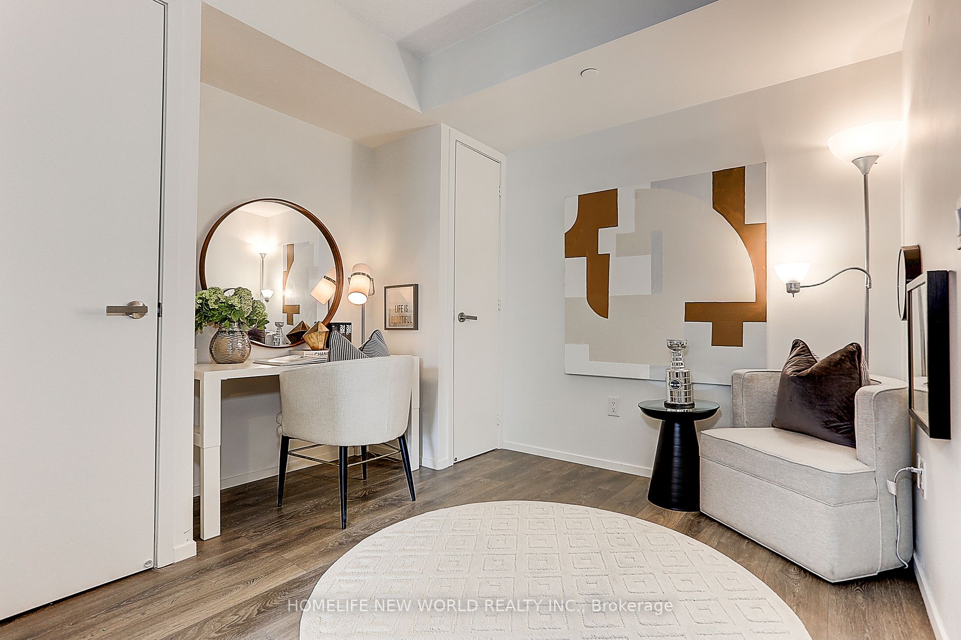 159 Dundas St E, #607
