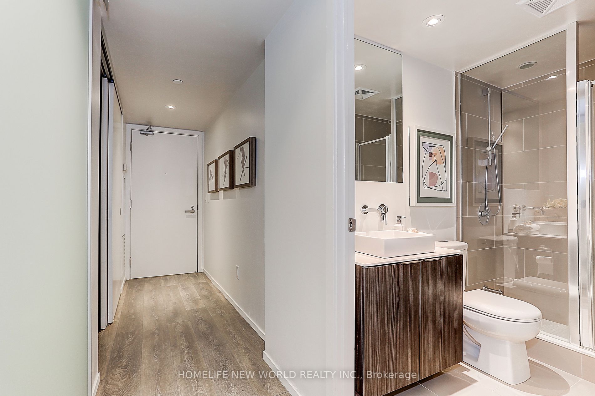 159 Dundas St E, #607