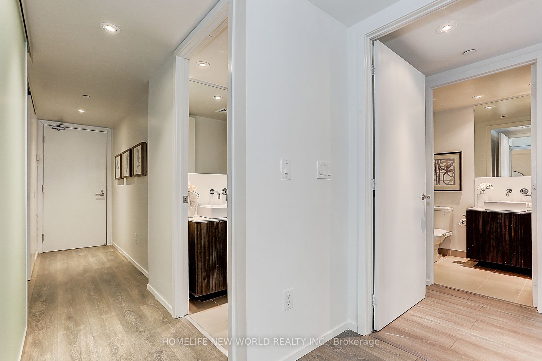 159 Dundas St E, #607