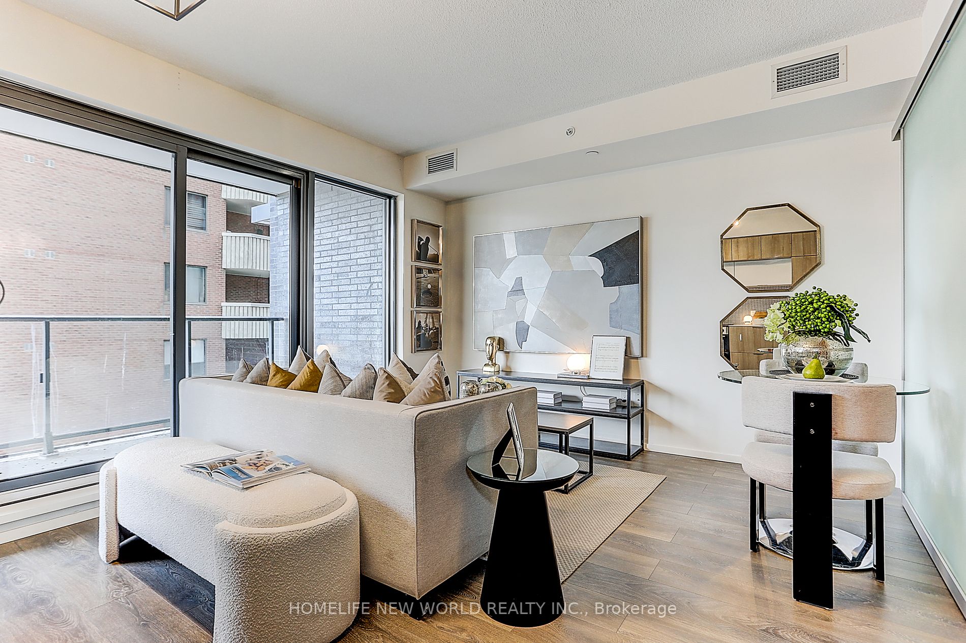 159 Dundas St E, #607