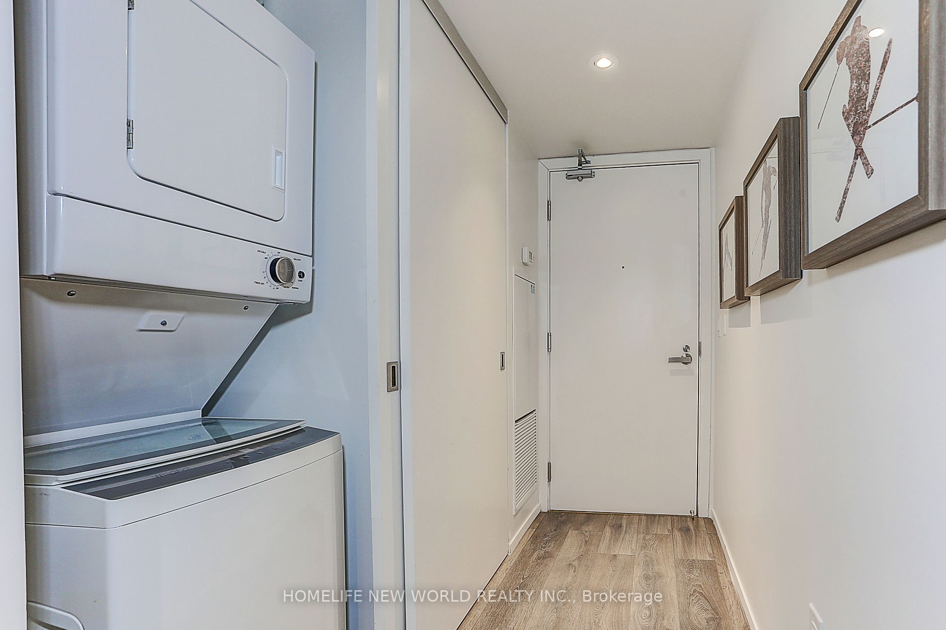 159 Dundas St E, #607