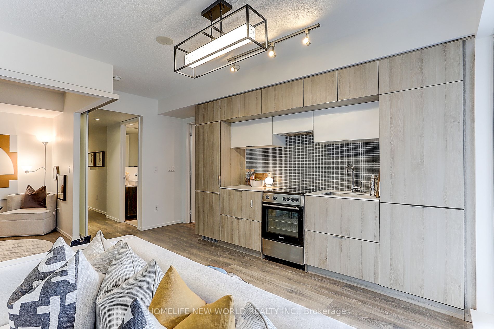 159 Dundas St E, #607