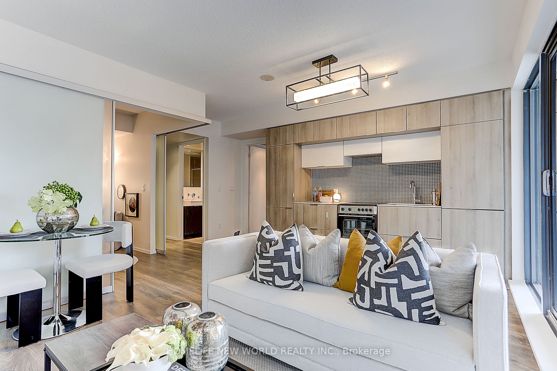 159 Dundas St E, #607