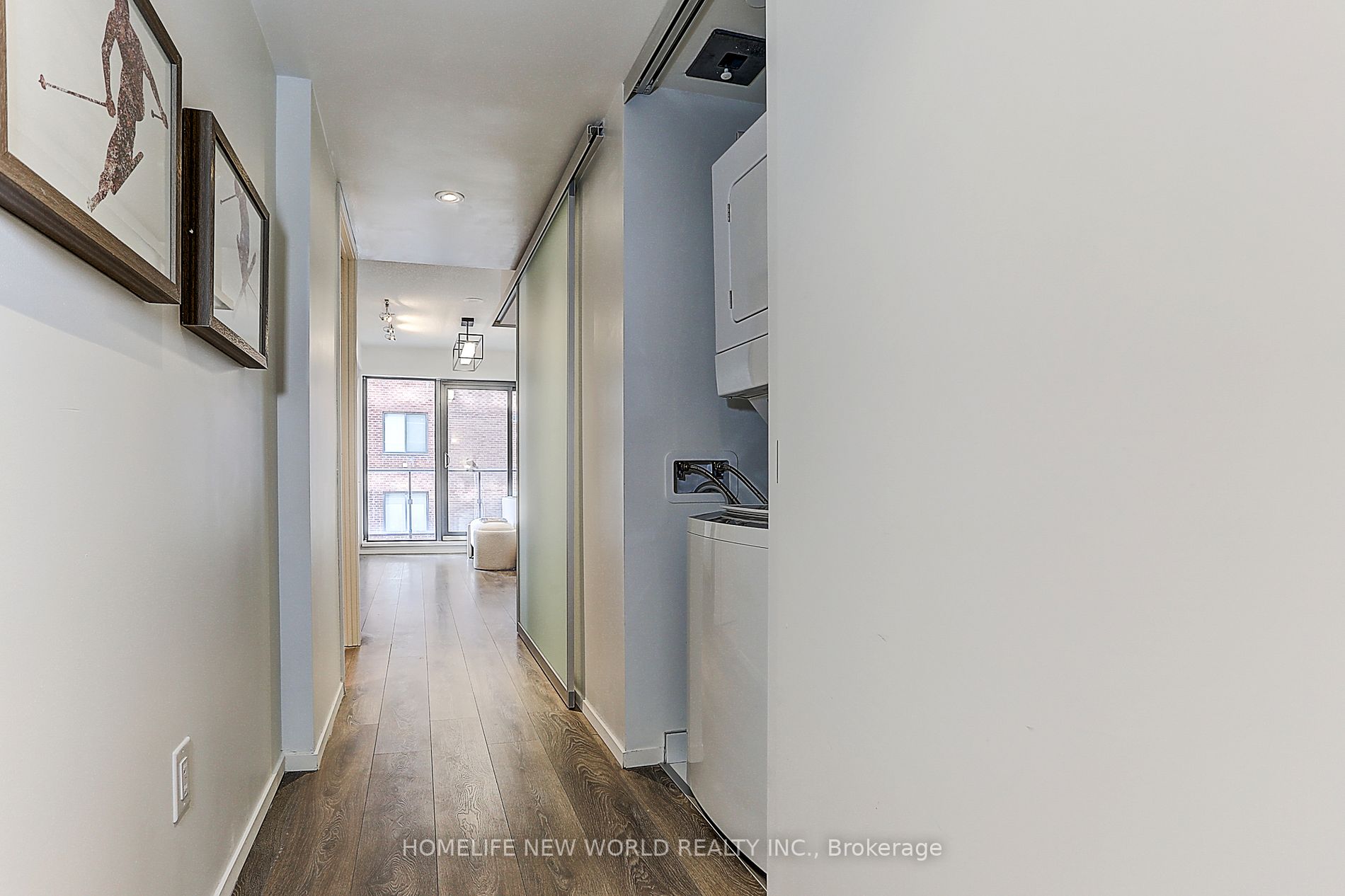 159 Dundas St E, #607