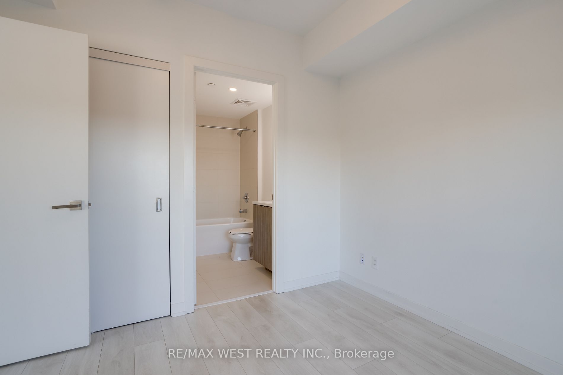 223 St. Clair Ave W, #613