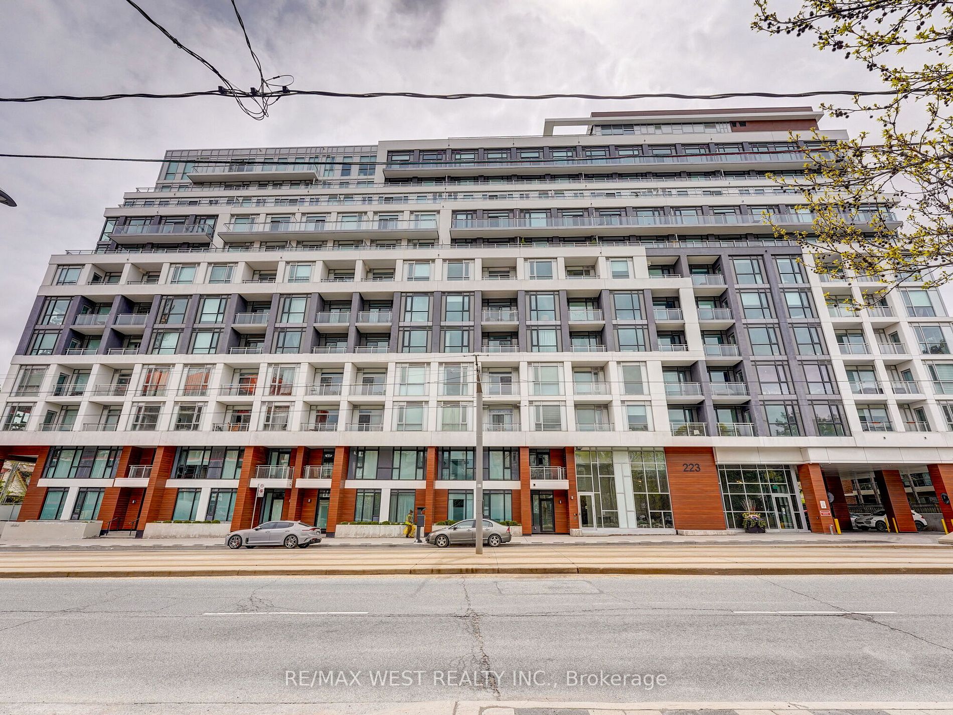 223 St. Clair Ave W, #613