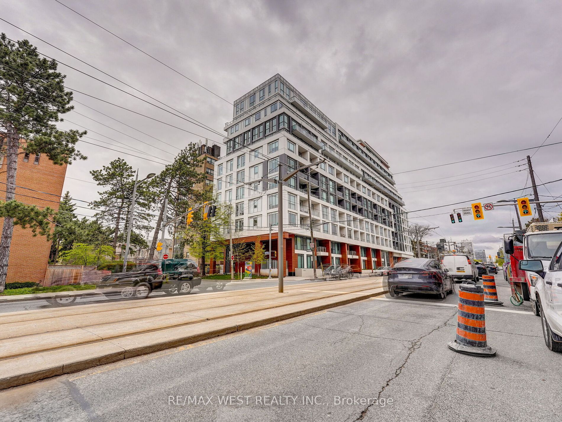 223 St. Clair Ave W, #613