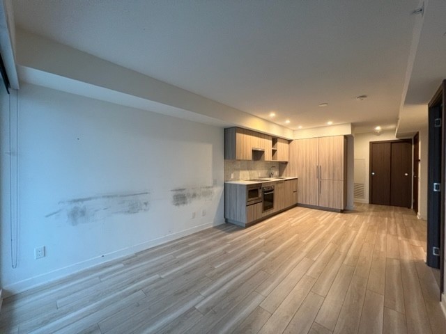 17 Bathurst St, #911