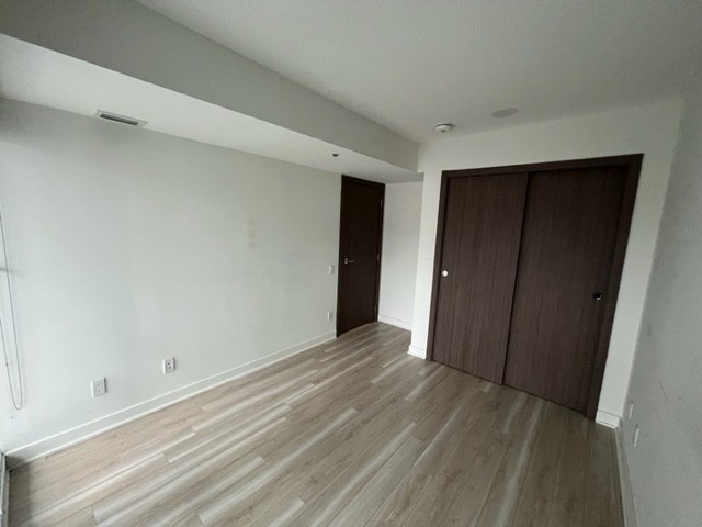 17 Bathurst St, #911