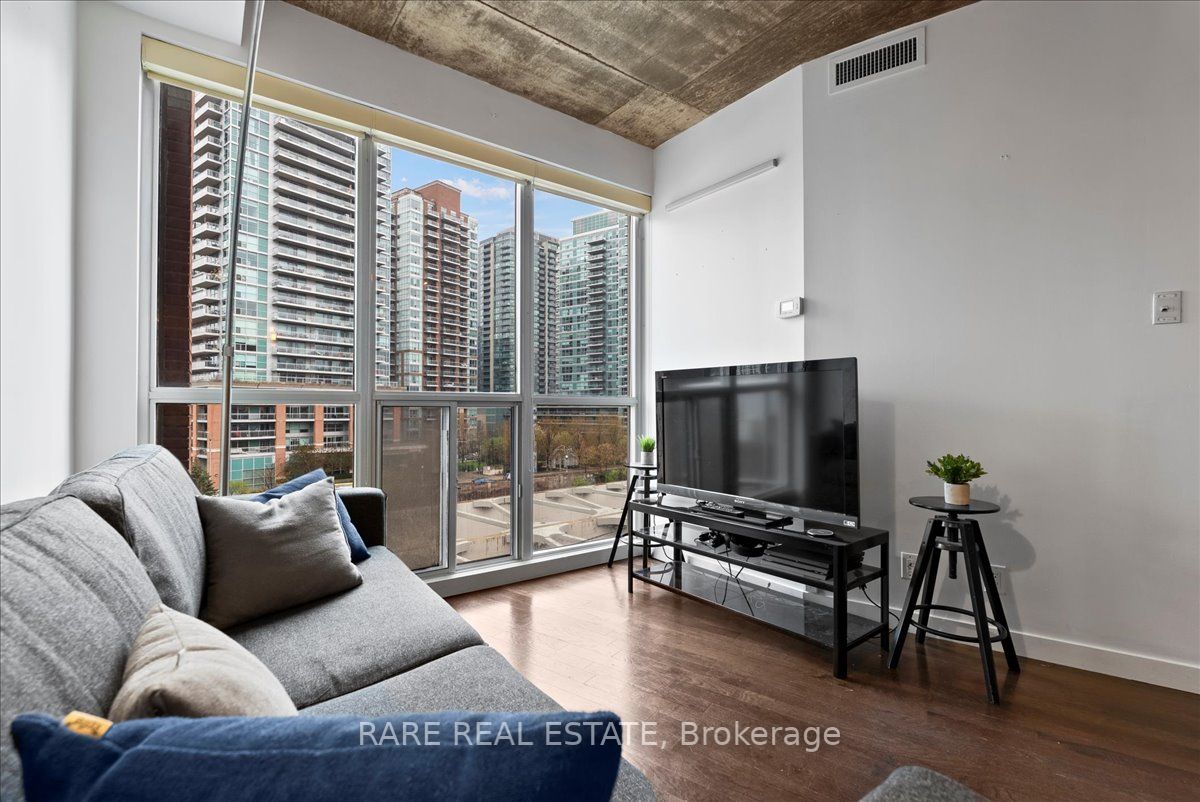 1 Shaw St S, #621