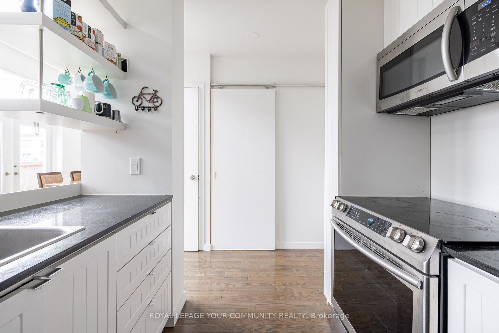915 King St W, #506