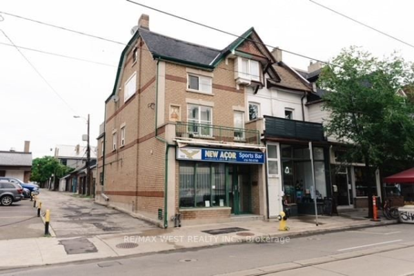 932 Dundas St W, Toronto