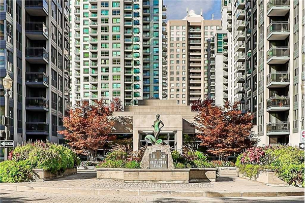 18 Hollywood Ave, Toronto