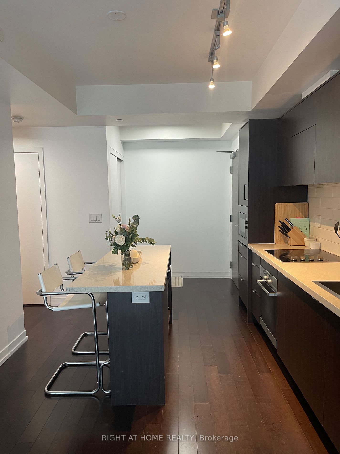 21 Widmer St, #807