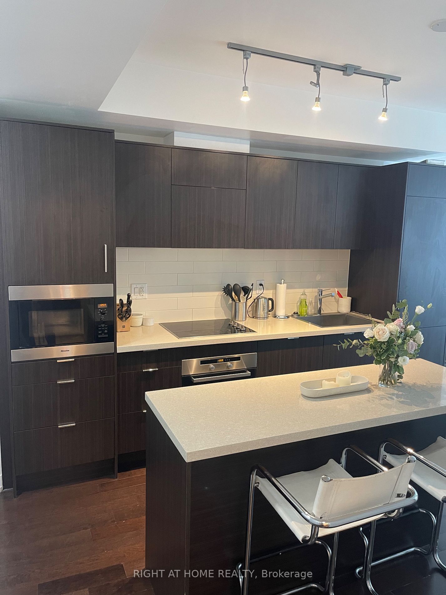 21 Widmer St, #807