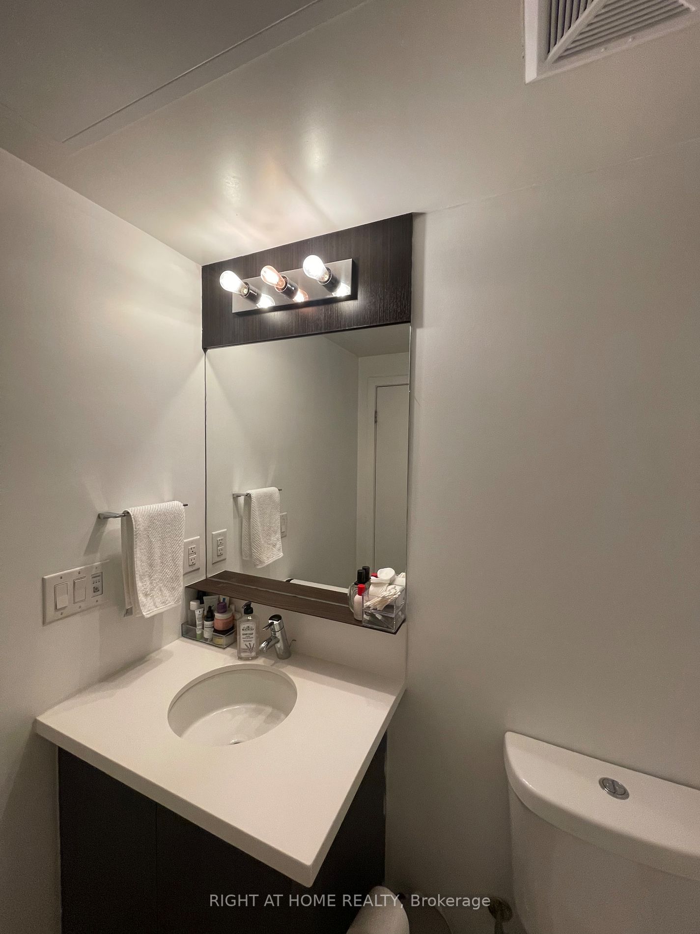 21 Widmer St, #807