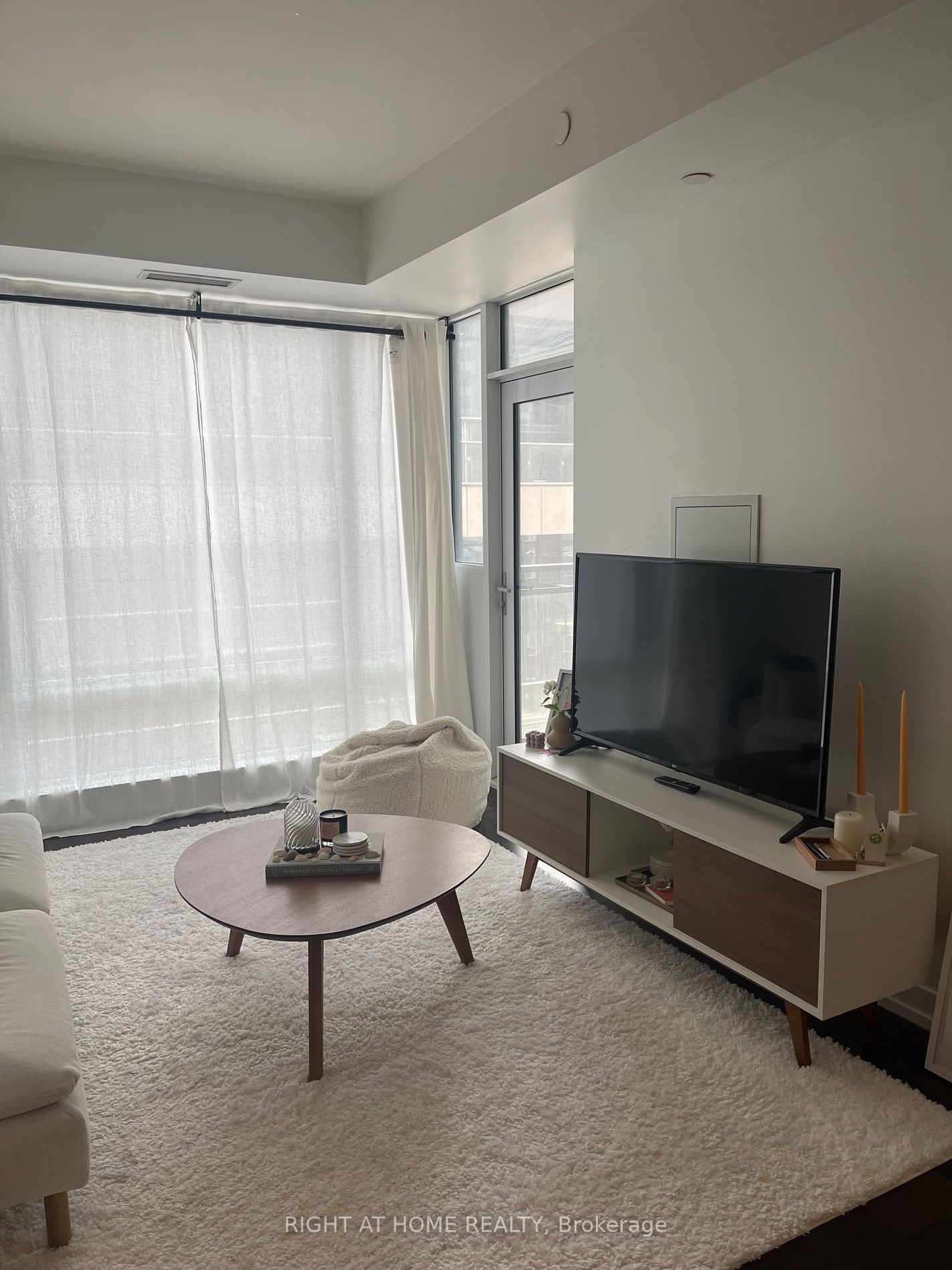 21 Widmer St, #807