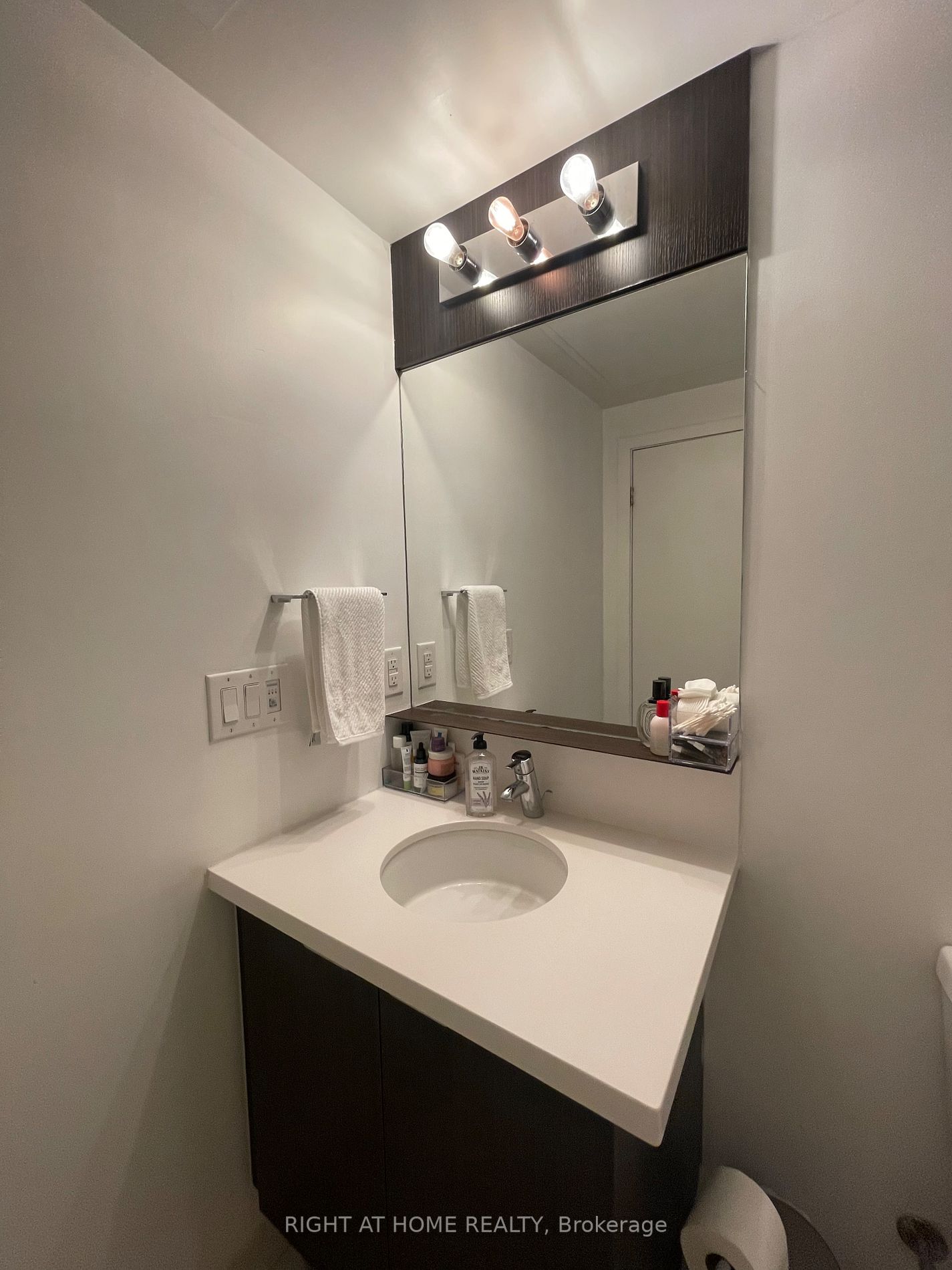 21 Widmer St, #807