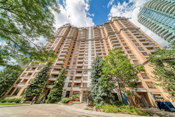 18 Sommerset Way, Toronto