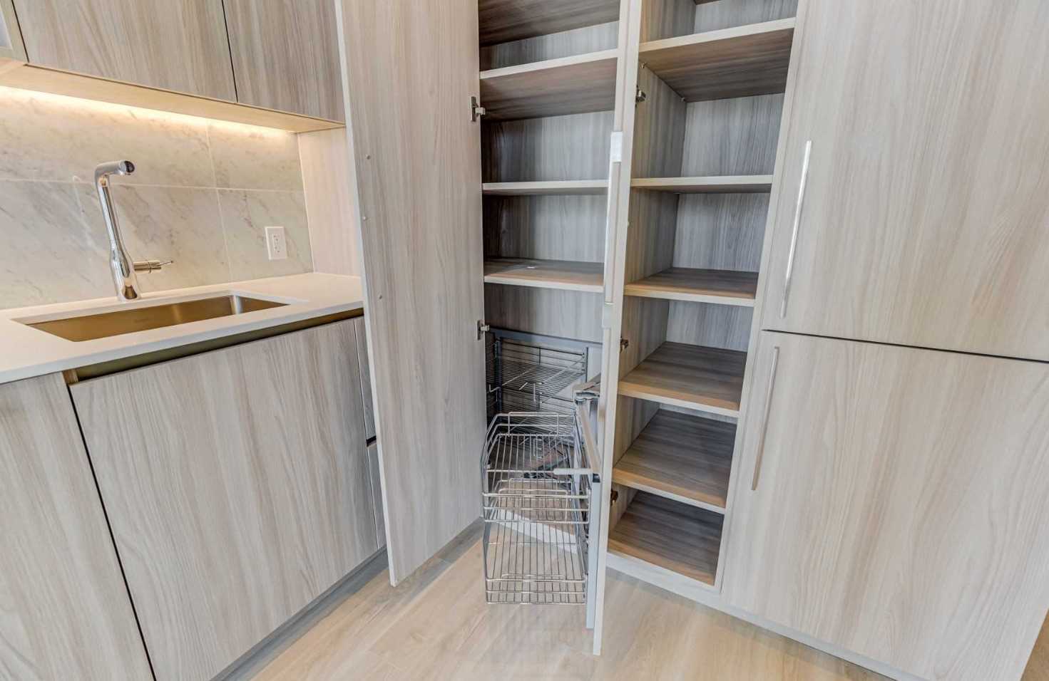 19 Bathurst St, #707
