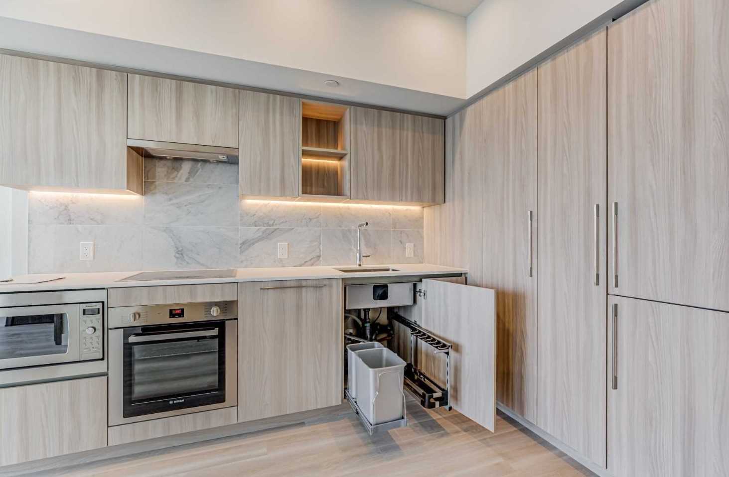 19 Bathurst St, #707