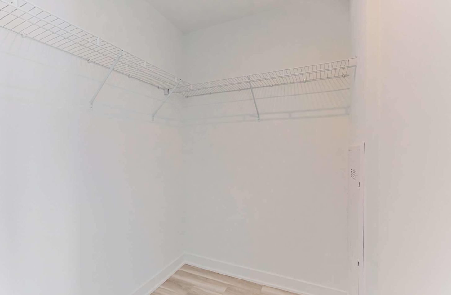 19 Bathurst St, #707