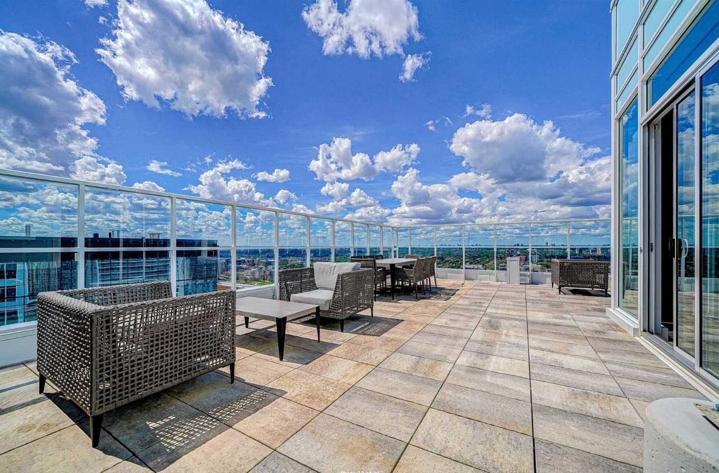 19 Bathurst St, #707