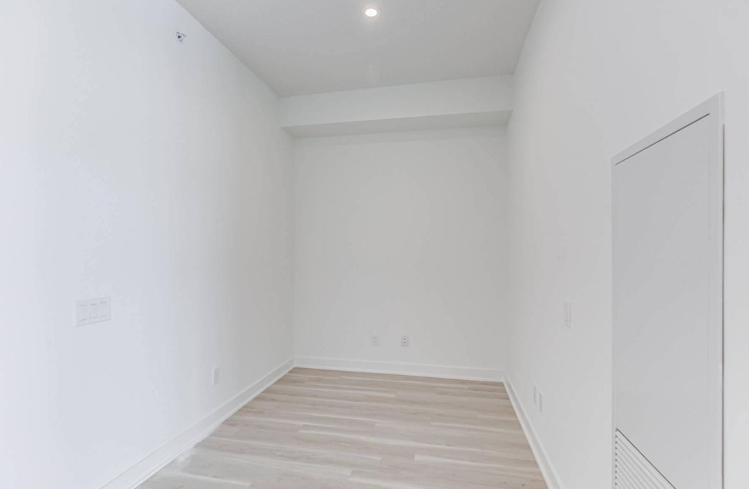 19 Bathurst St, #707