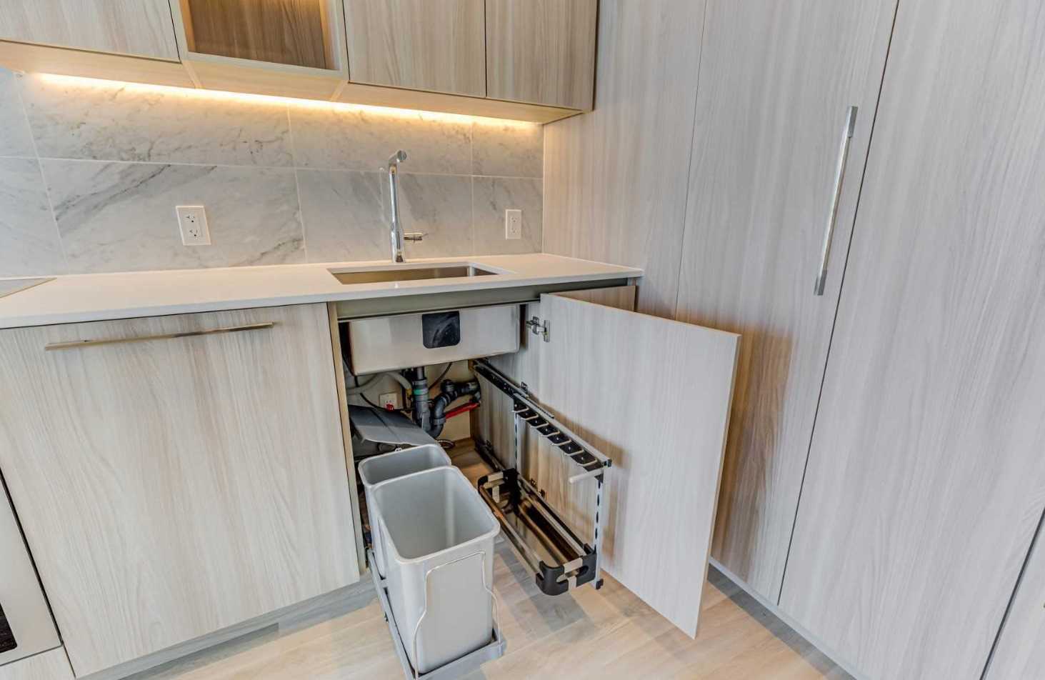 19 Bathurst St, #707