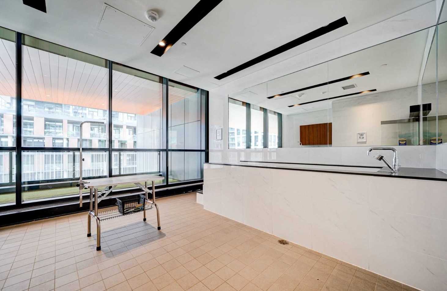 19 Bathurst St, #707