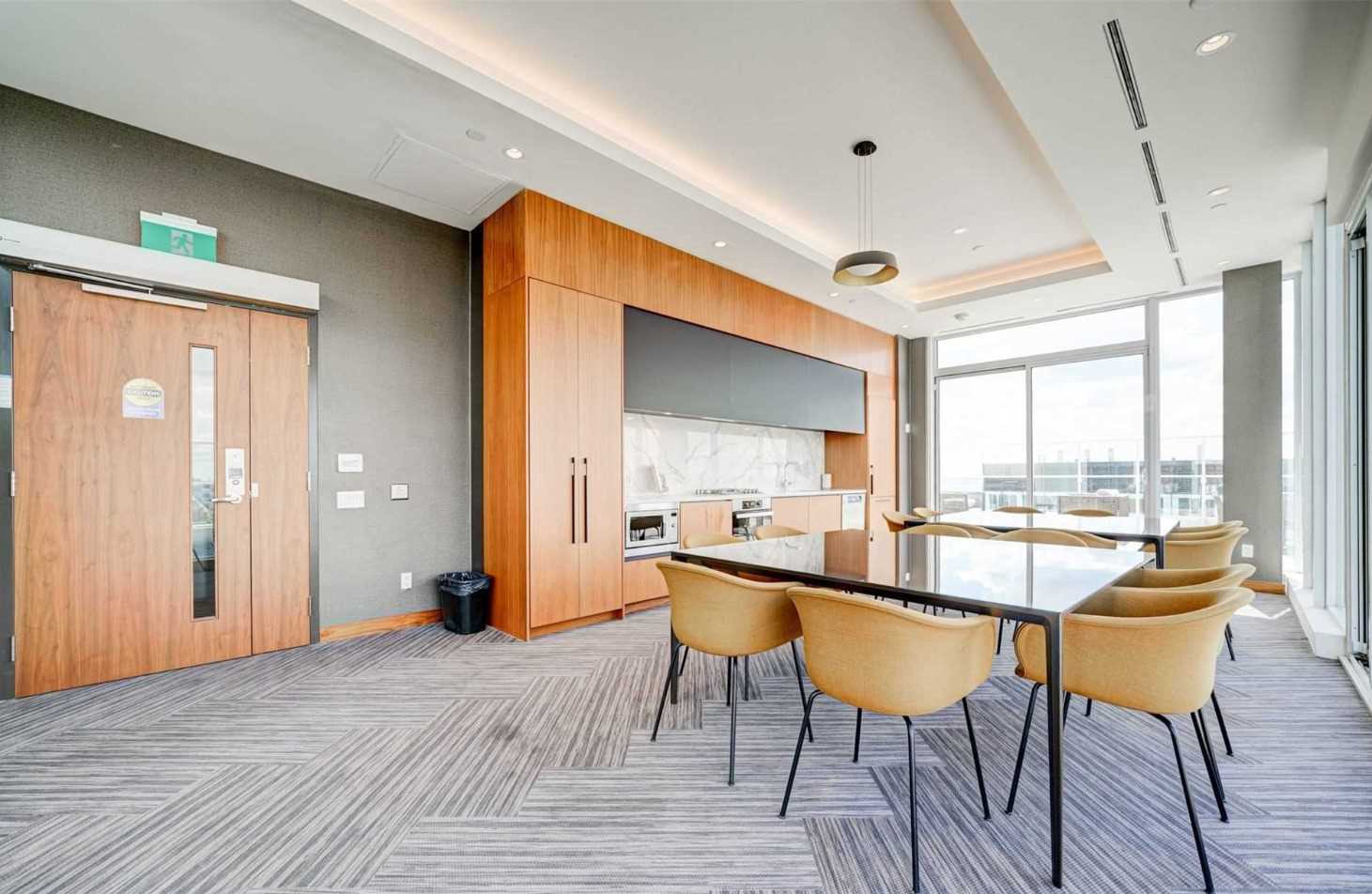 19 Bathurst St, #707