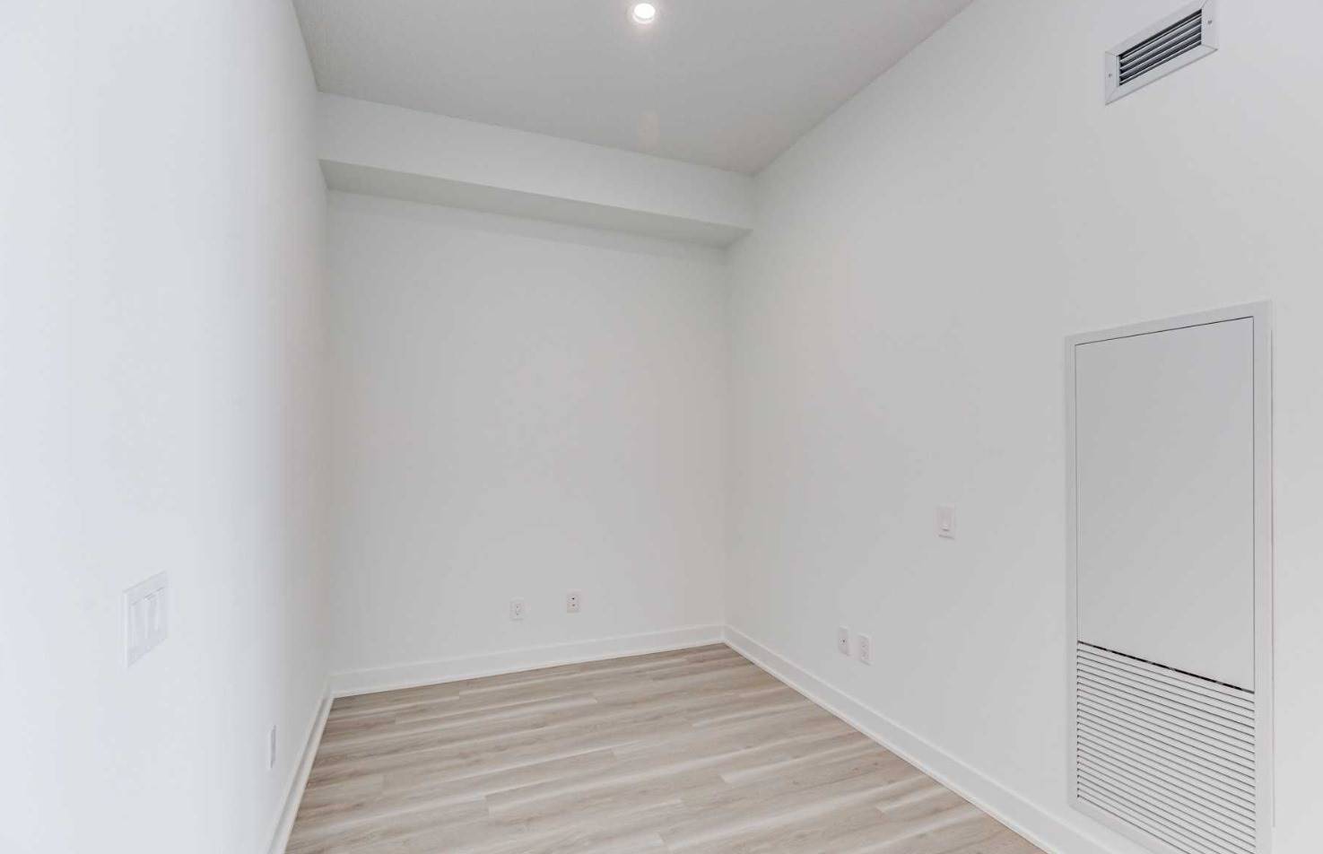 19 Bathurst St, #707