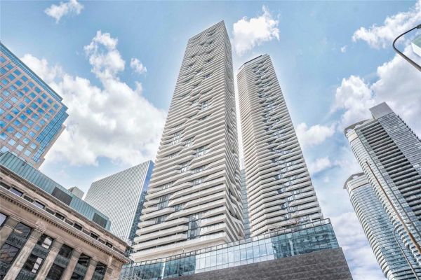 100 Harbour St, Toronto