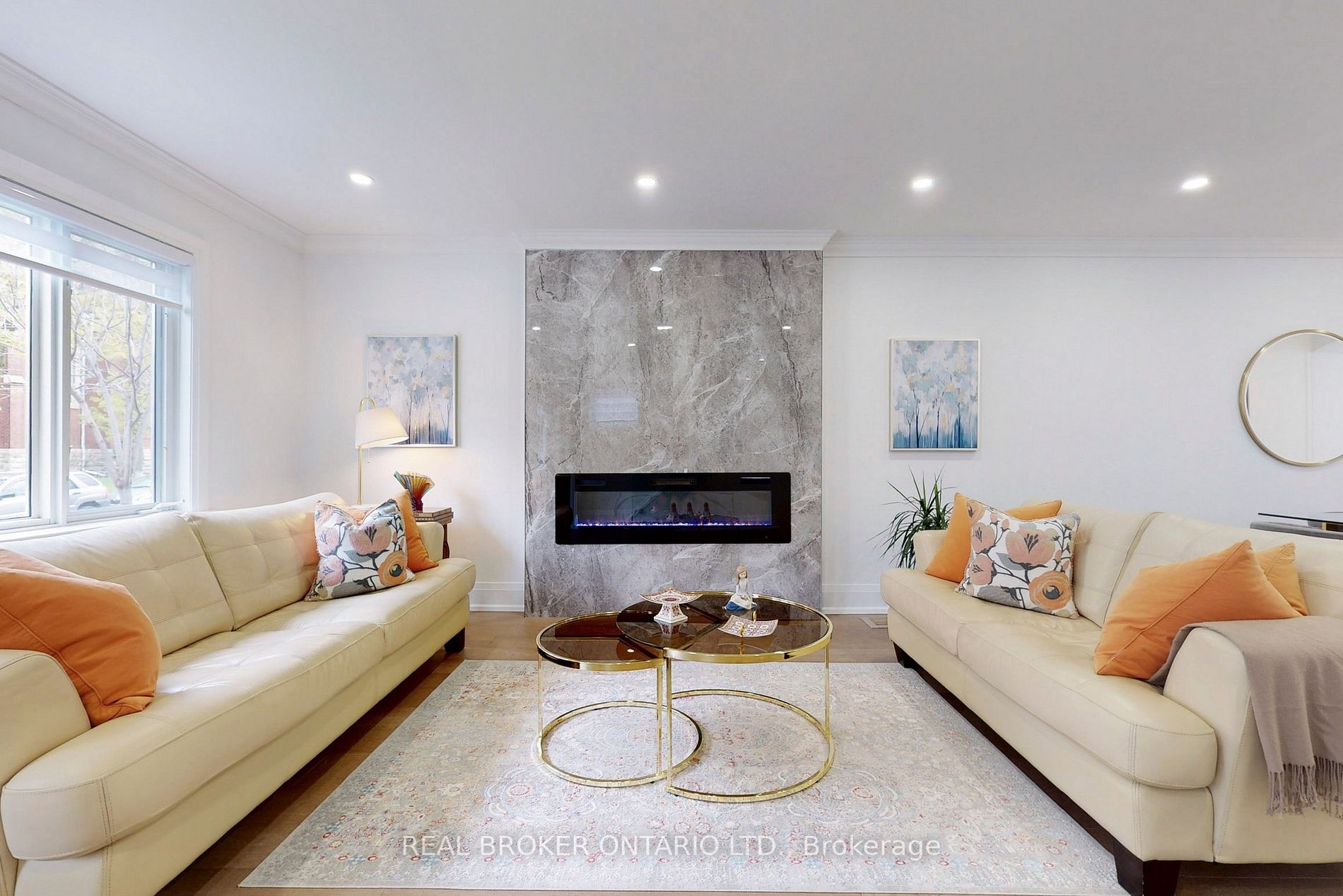 Listing C5938640 - Large Photo # 3