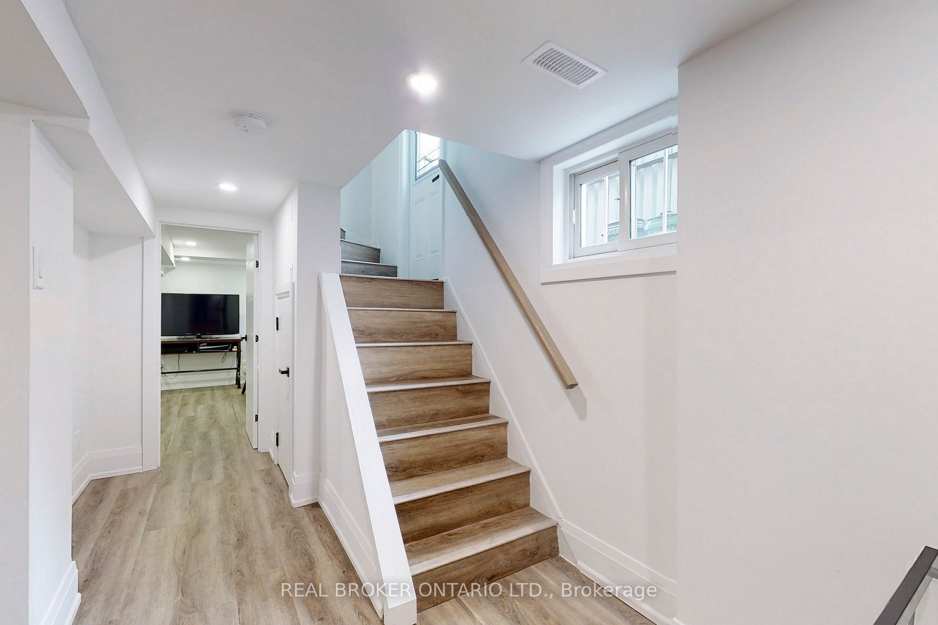 Listing C5938640 - Large Photo # 26