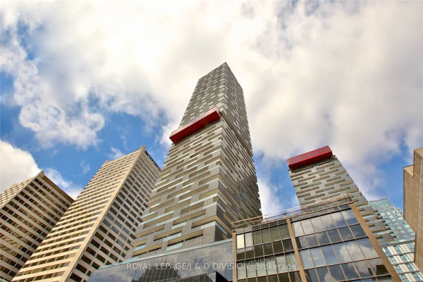 8 Eglinton Ave E, Toronto