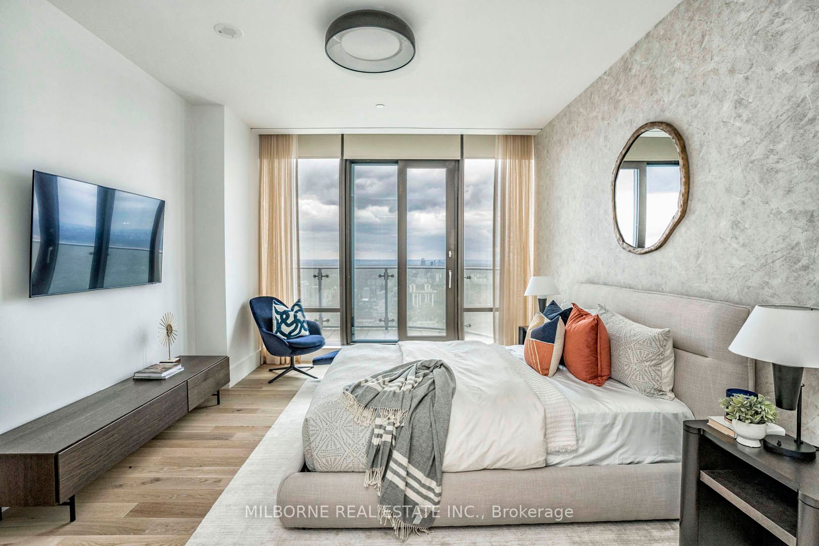 1 Bloor St E, #7504