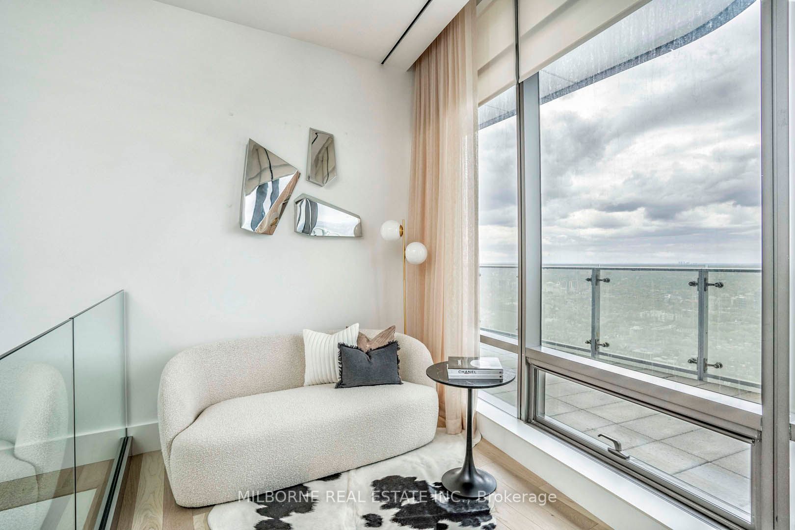 1 Bloor St E, #7504