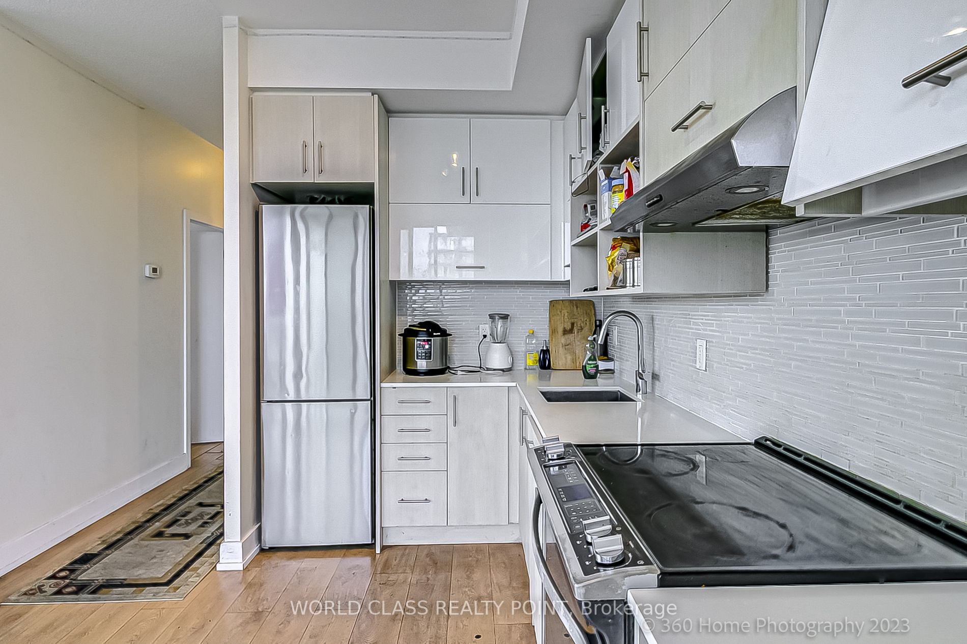 150 Fairview Mall Dr E, #611
