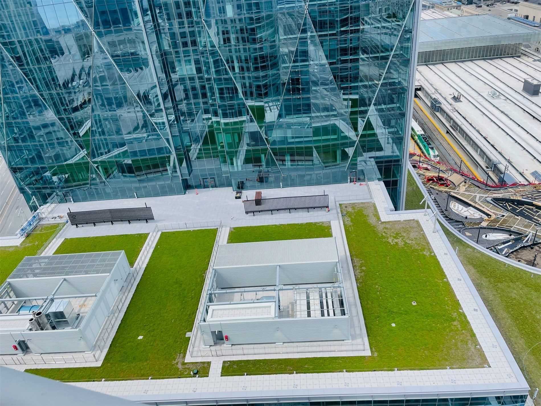 18 Yonge St, #2802