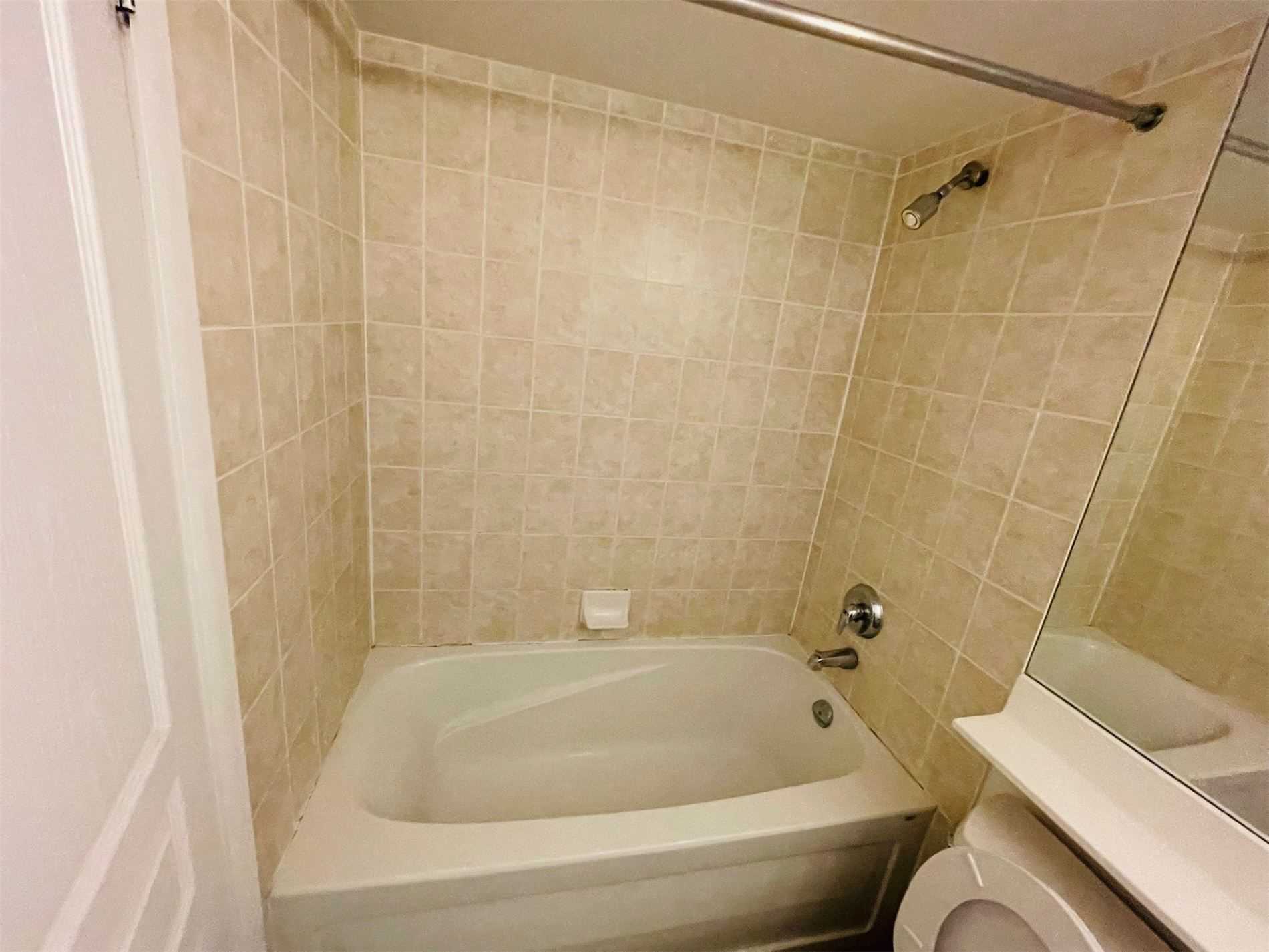 18 Yonge St, #2802
